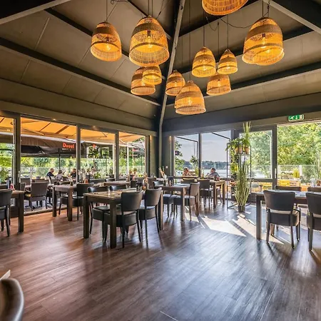 ספינת מלון De Maasterp - Watervillage 5 *